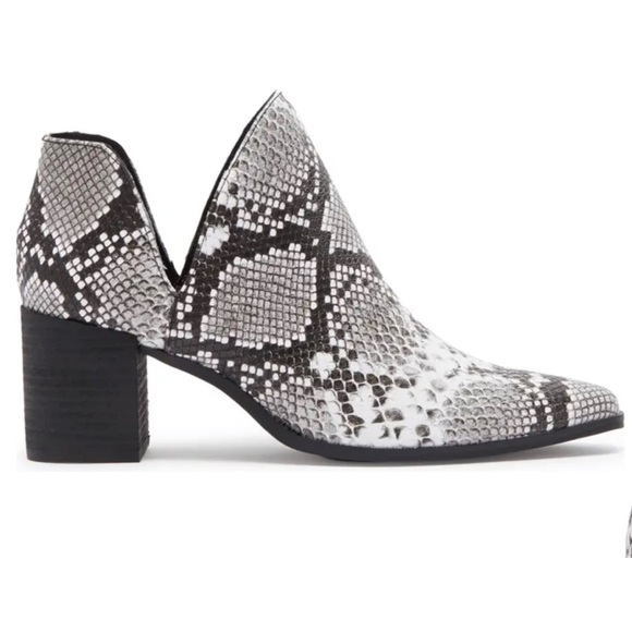 Charles David Usual Snakeskin Print Booties New - Picture 4 of 7